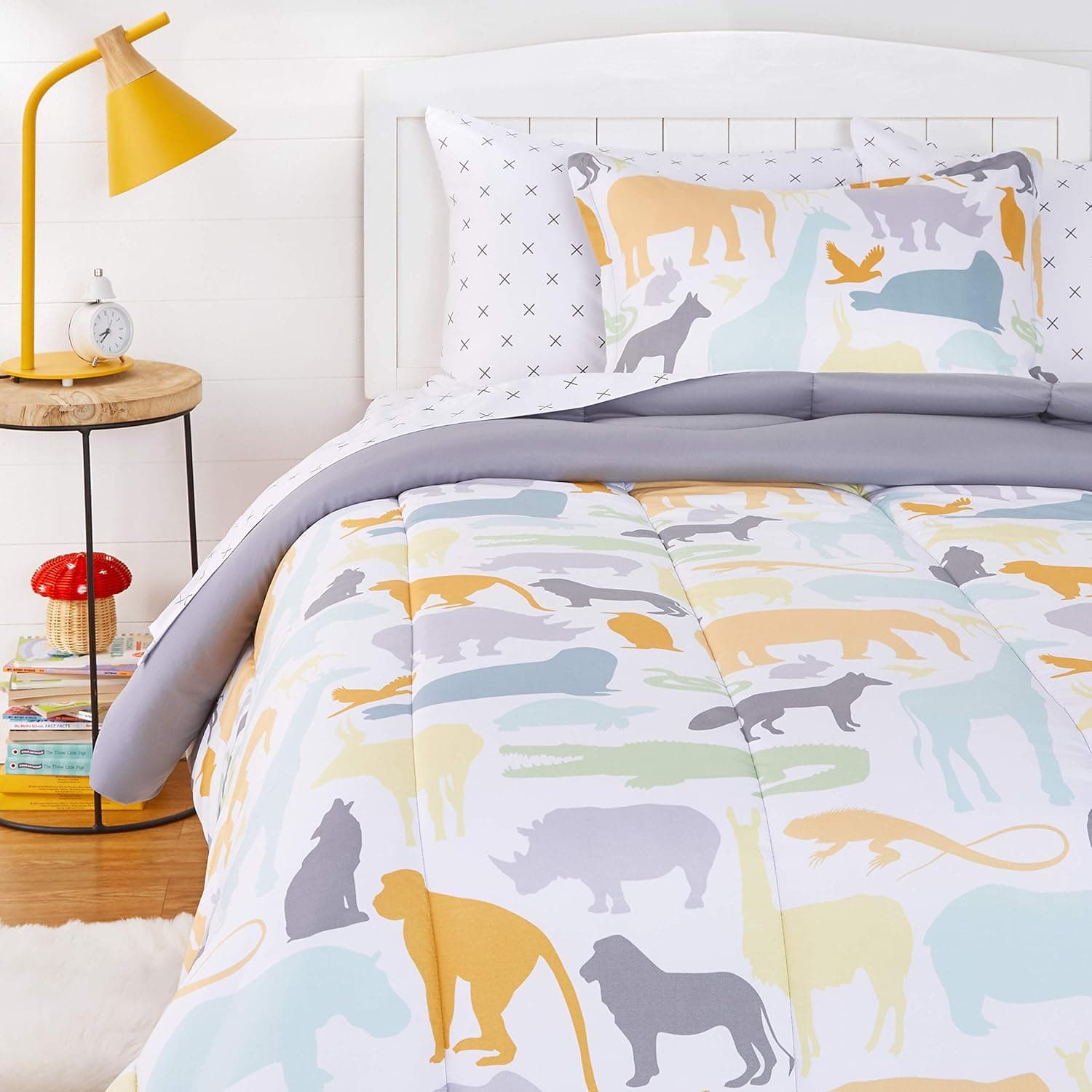Amazon Basics Kid's Easy-Wash Microfiber Bed-in-a-Bag Bedding Set, Twin, Animal Safari