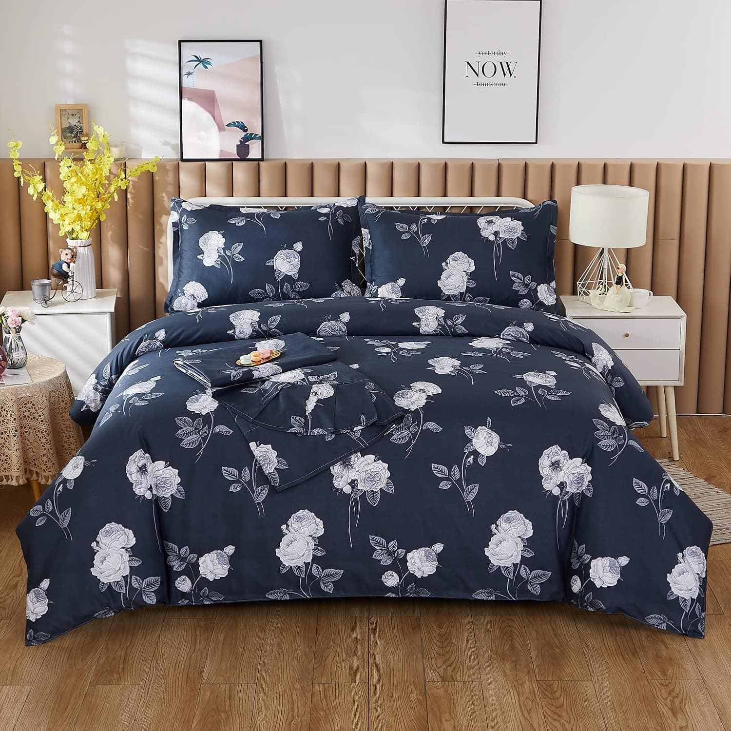 TEALP Floral Bedding White Rose Duvet Cover Set 3 Pieces 100% Microfiber Quilt Cover Set and Two Pillow Shams for Man and Women Black and White Chic Style Design Queen Size