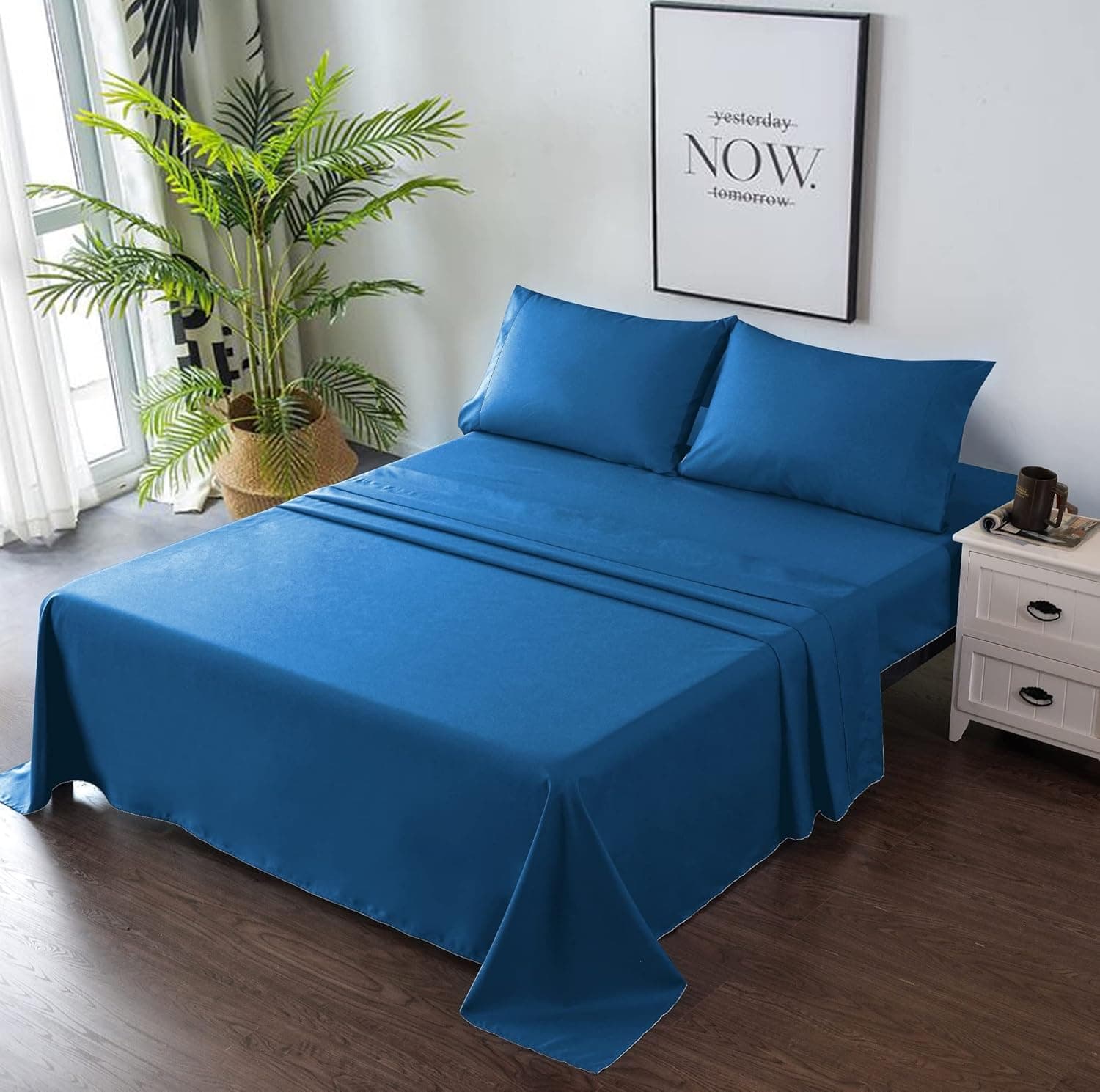 BHT Premium Microfiber Bed Sheet Set - Super Soft 1800 Thread Count Lightweight & Cooling Luxury Sheets with 16” Deep Pockets (Classic Blue, King)