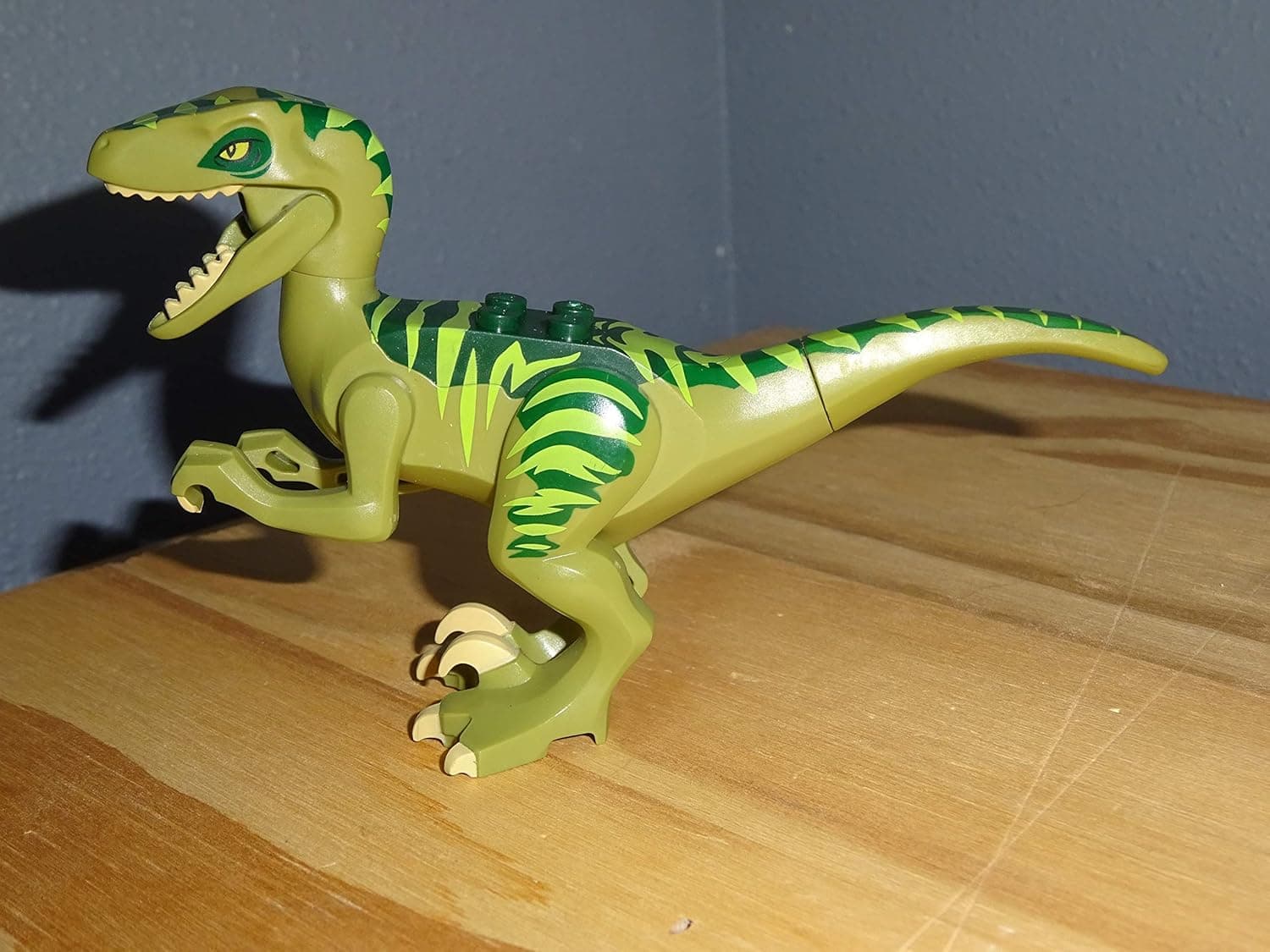 Lego Dinosaur, Raptor/Velociraptor with Dark Green Back, Lime Markings and Tan Claws