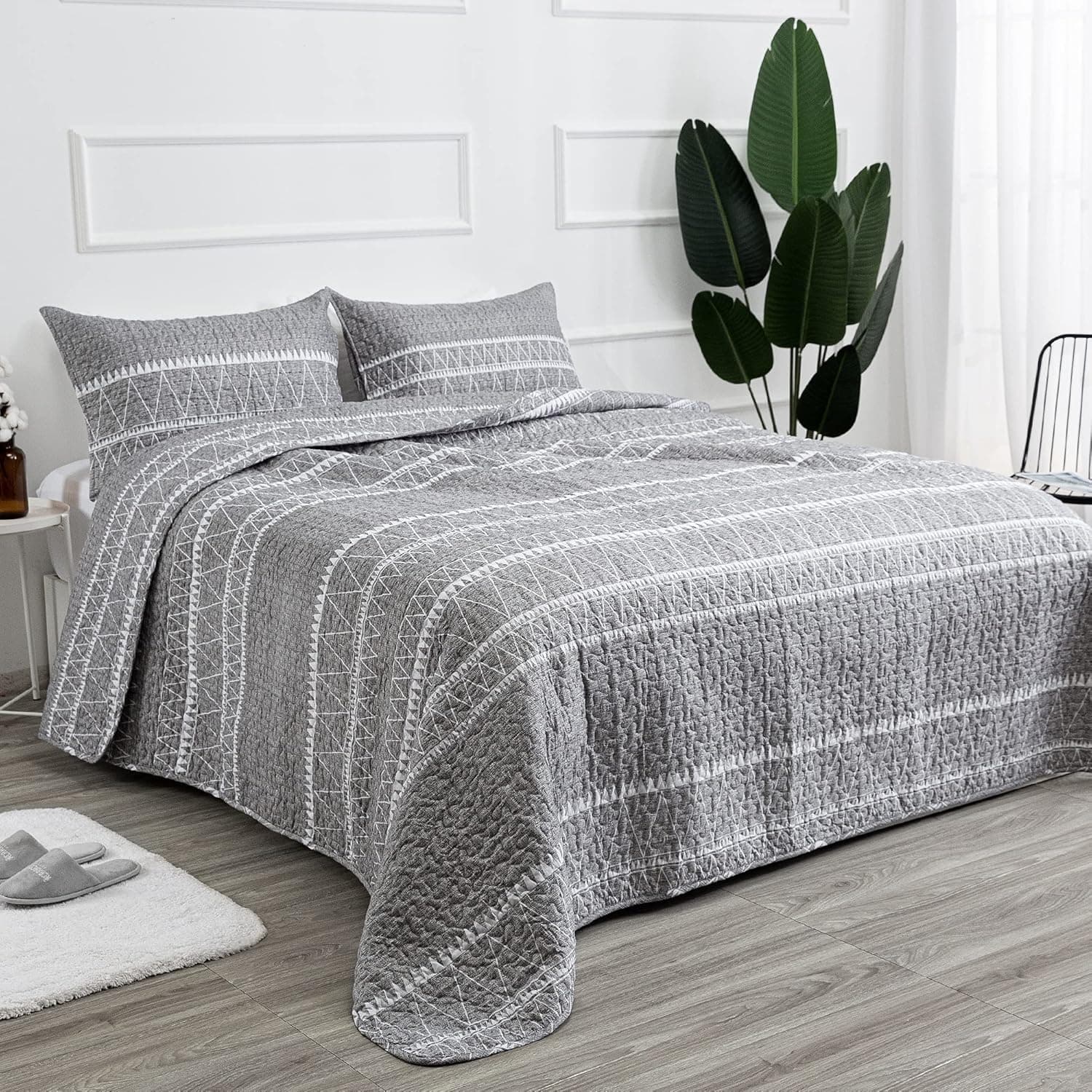 Twin Size Quilt Set with 2 Shams Grey Bedspread - Coverlet Sets Lightweight Bed Quilt - Striped Triangle Pattern (68 x 90 inches) 3 Piece Reversible All-Season Coverlet Bedding Cover