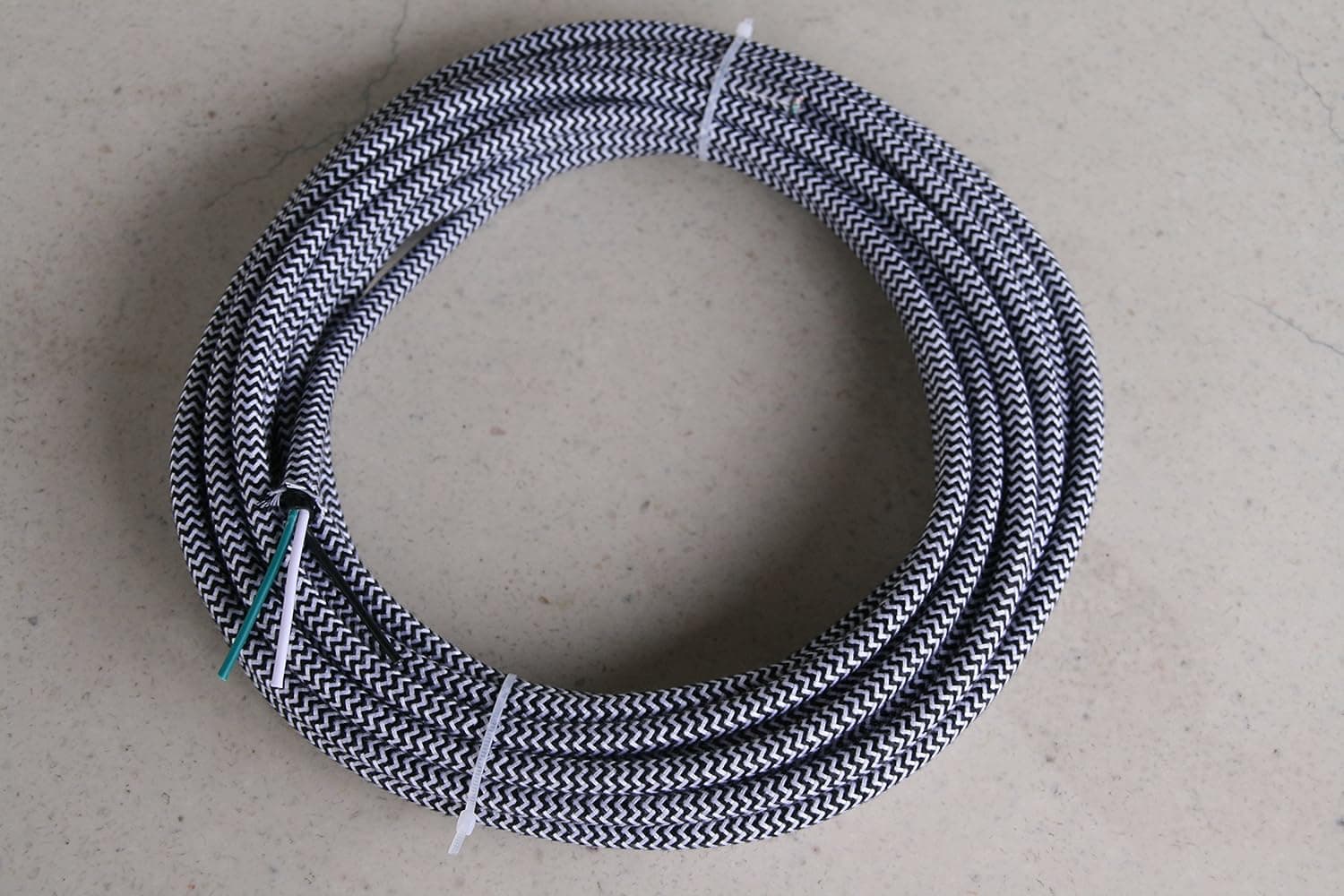 B&W Zig Zag 3-Wire, Black & White Round Antique Cord - 25' UL Listed 18/3 Vintage Style Cloth Cord