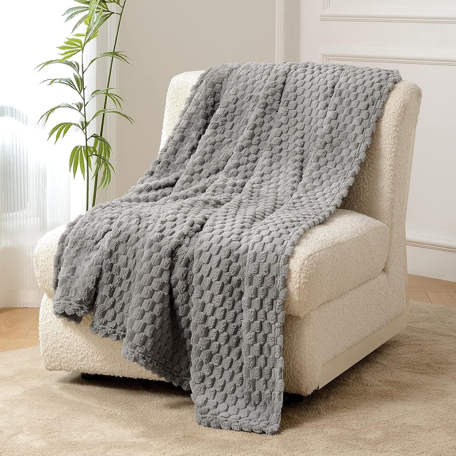 FY FIBER HOUSE Fleece Blanket Queen Size for Bed 300GSM Super Soft Plush Fuzzy Blankets and Throws for Sofa Couch Office, 90x90 Inches, Light Grey
