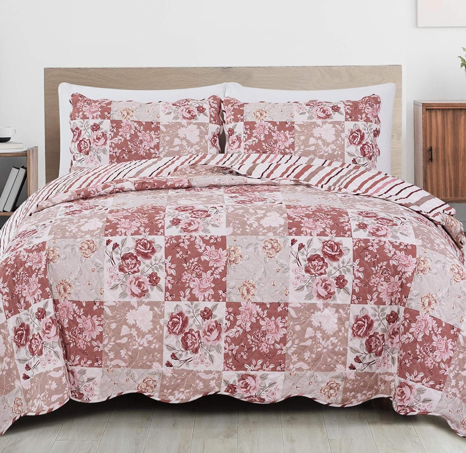 Great Bay Home 3-Piece Reversible Quilt Set with Shams. All-Season Bedspread with Floral Patchwork Pattern. Elizabeth Collection (Full/Queen)