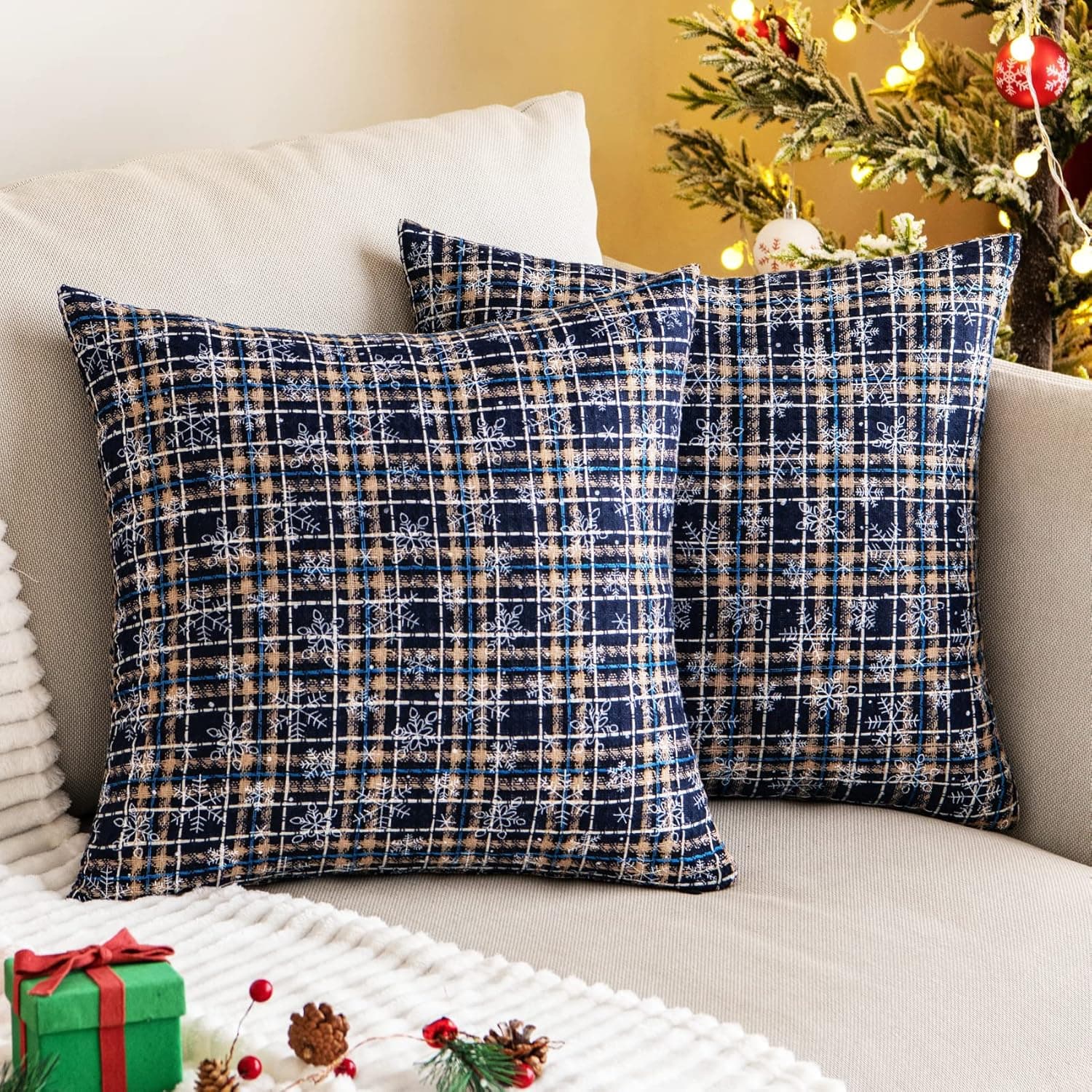 AQOTHES Pack of 2 Christmas Plaid Decorative Throw Pillow Covers Snowflake Tartan Scottish Cushion Cover for Sofa Couch Farmhouse Holiday Decor Blue, 18x18 Inch