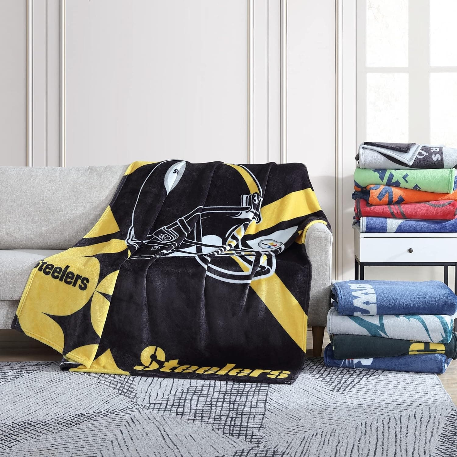 CS CATHAYSPORTS NFL Unisex-Adult Dash 60"x80" Oversized Flannel Throw Blanket