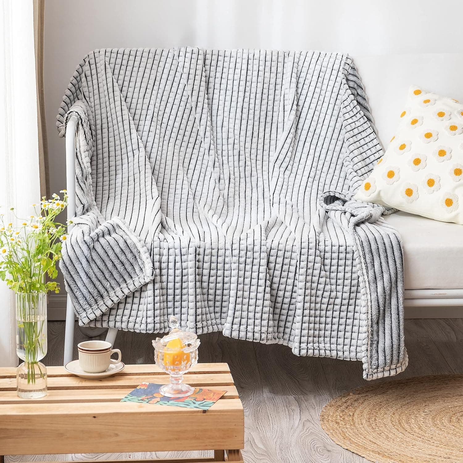 LOMAO Flannel Blanket Throw Blanket Soft Warm Fleece Blanket Lightweight Blanket with Grid Pattern for Couch Sofa Bed Chair Home Decor (Black+Flannel, 51"x63")
