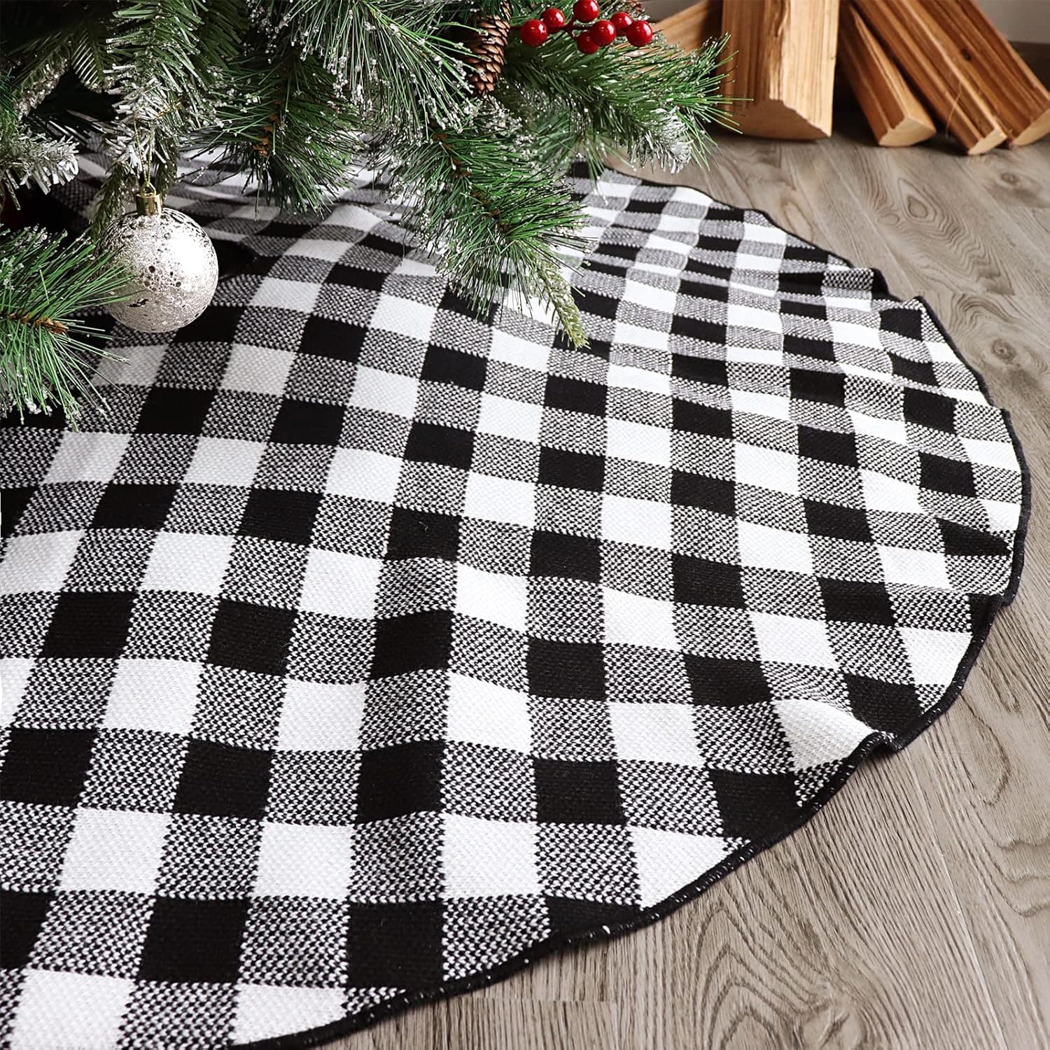 LimBridge Christmas Tree Skirt, 48 inch Knitted Christmas Decorations with Buffalo Plaid Pattern, White and Black