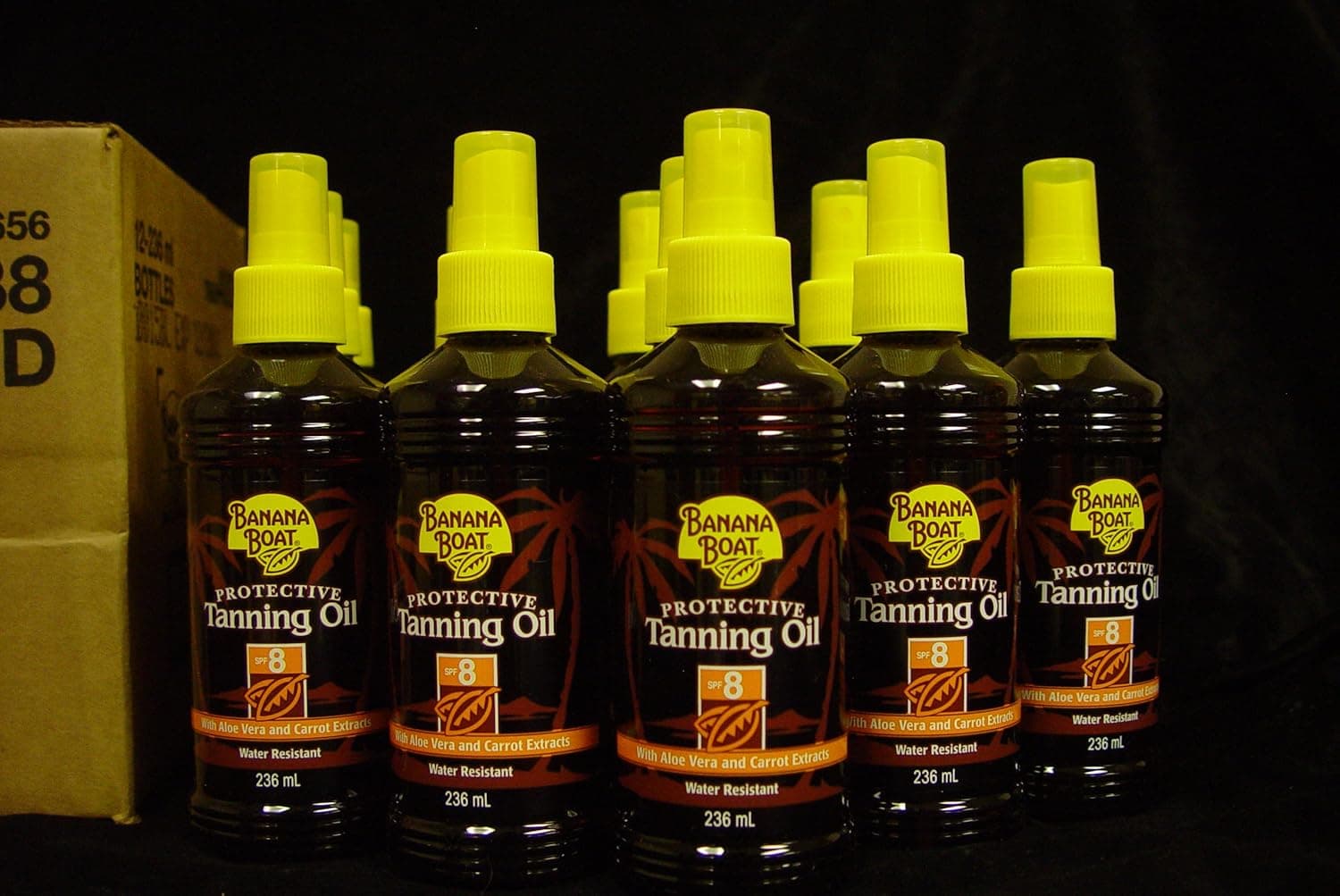 12 - 8oz. Bottles of Banana Boat Protective Tanning Oil Spray SPF 8 Sunscreen