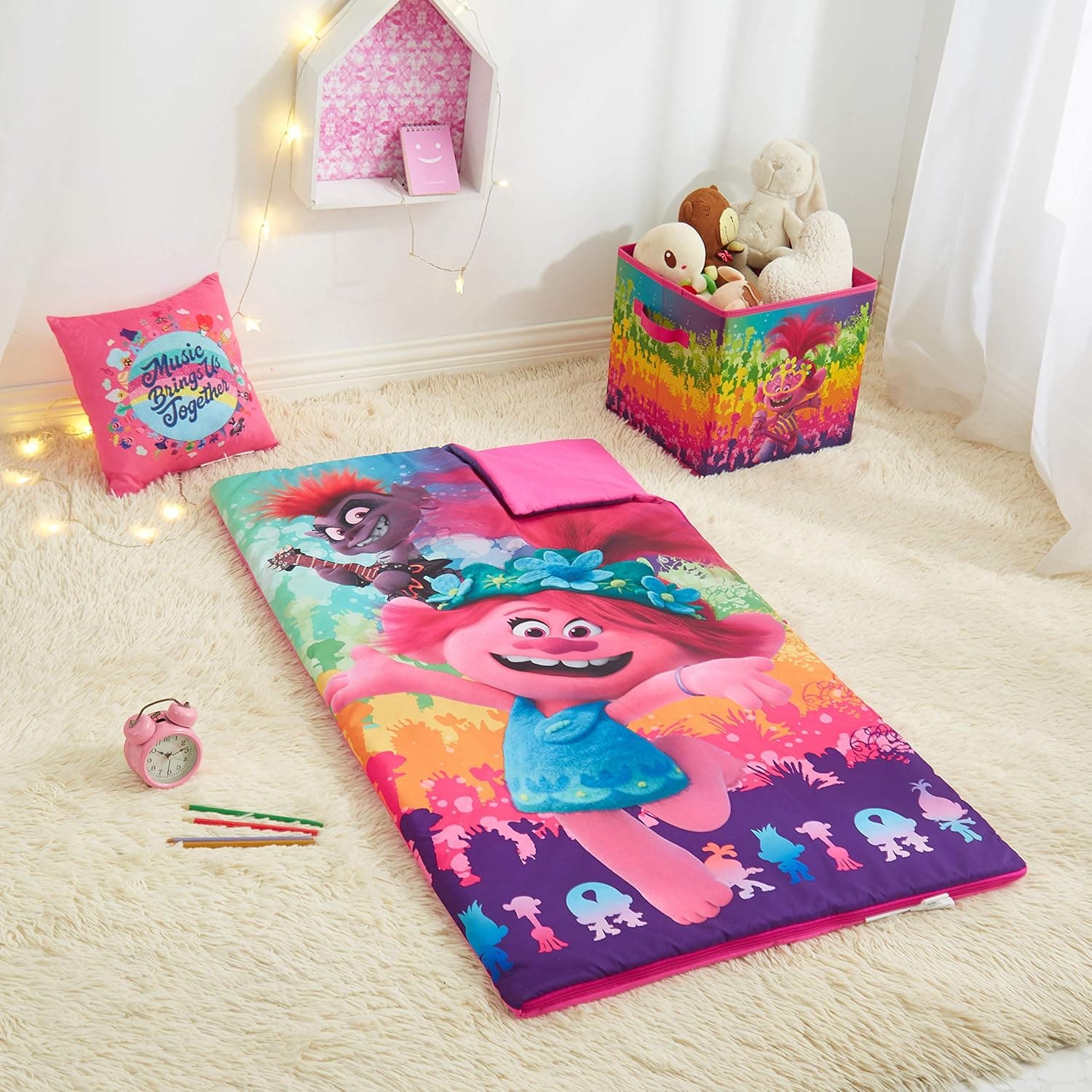 Idea Nuova Trolls 3 Piece Set with Sleeping Bag, Dec Pillow and Collapsible Storage Cube, Ages 3+ (WK550739)