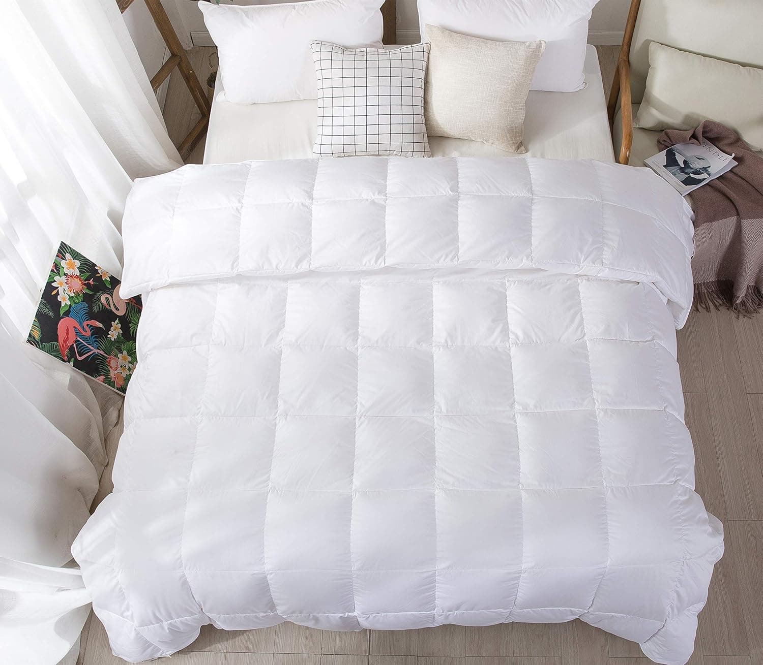 confibona Lightweight 90% White Down Comforter/Blanket,California/Oversized King Size,Duvet Insert for Summer/Warm Weather,Machine Washable,White
