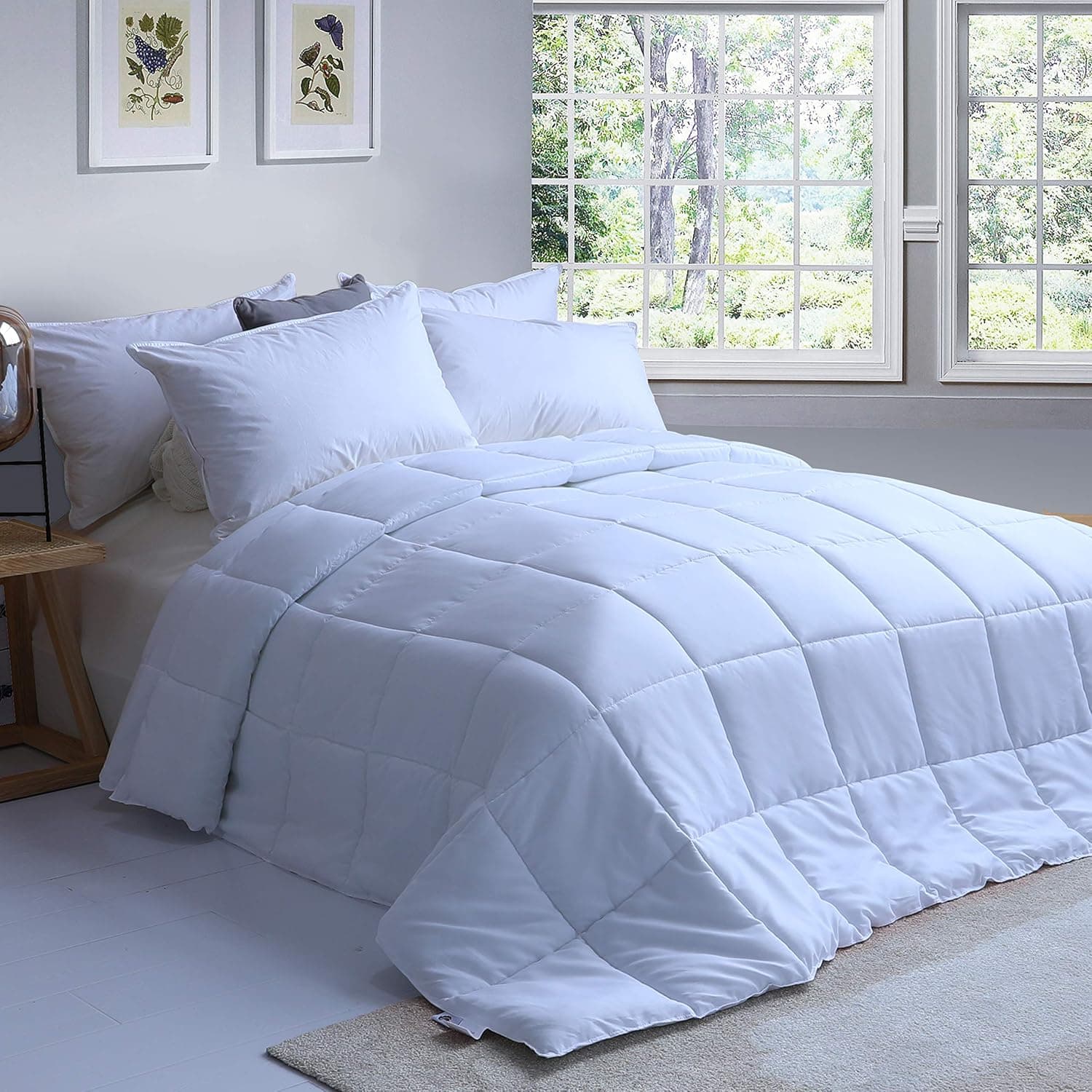 YGJT Lightweight Solid Comforter Blanket Queen Goose Down Alternative Comforter Set Ultra Soft All Seasons Comforter Duvet- White Machine Washable