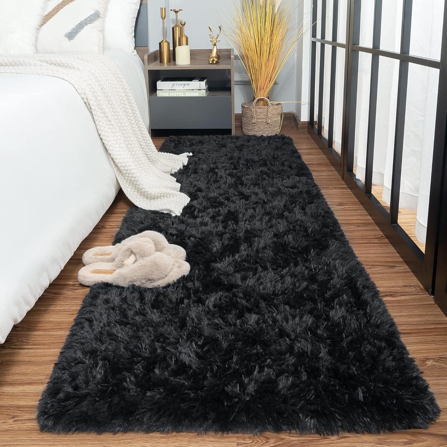 Plmmua Fluffy Shaggy Area Rug for Bedroom, Plush Fuzzy Kids Rug for Living Room, Modern Indoor Soft Home College Decor Carpet for Nursery, Dorm Room, Washable Non Slip Rug, 2 x 6 Feet, Black