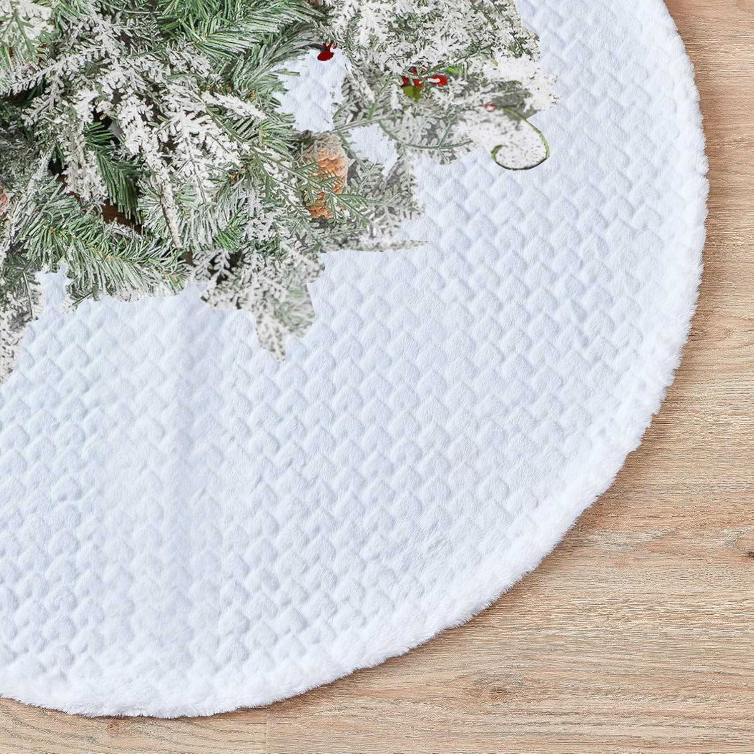 Lalent 48 inches Christmas Tree Skirt Snowy White Soft Classic Faux Fur Tree Skirt Double Layers Xmas Tree Mat for Holiday Party Christmas Decorations and Ornaments (White, 48inches)