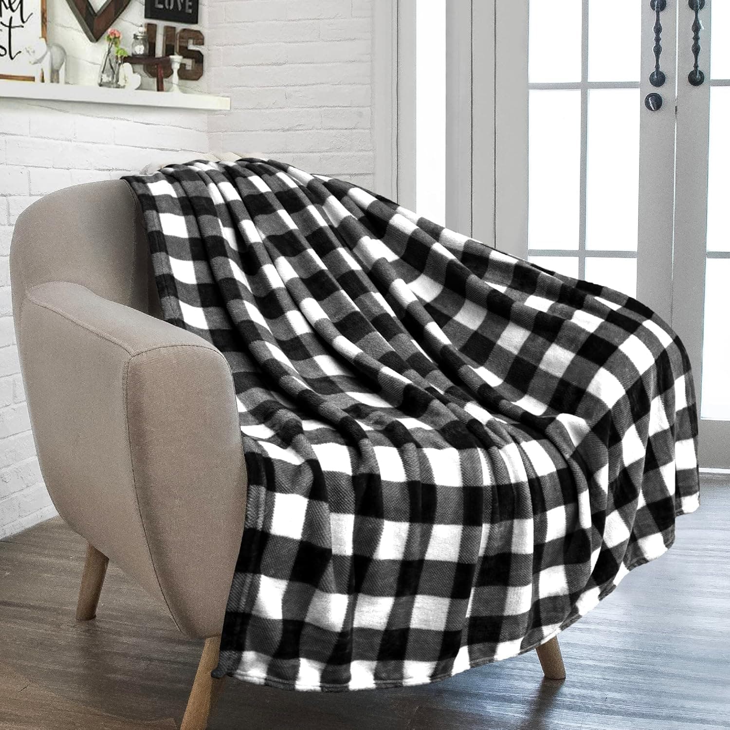 PAVILIA Flannel Fleece Throw Blanket for Sofa Couch Bed | Super Soft Velvet Plaid Pattern Checkered Decorative Throw | Warm Cozy Lightweight Microfiber | 60 x 80 Inches Plaid White/Black