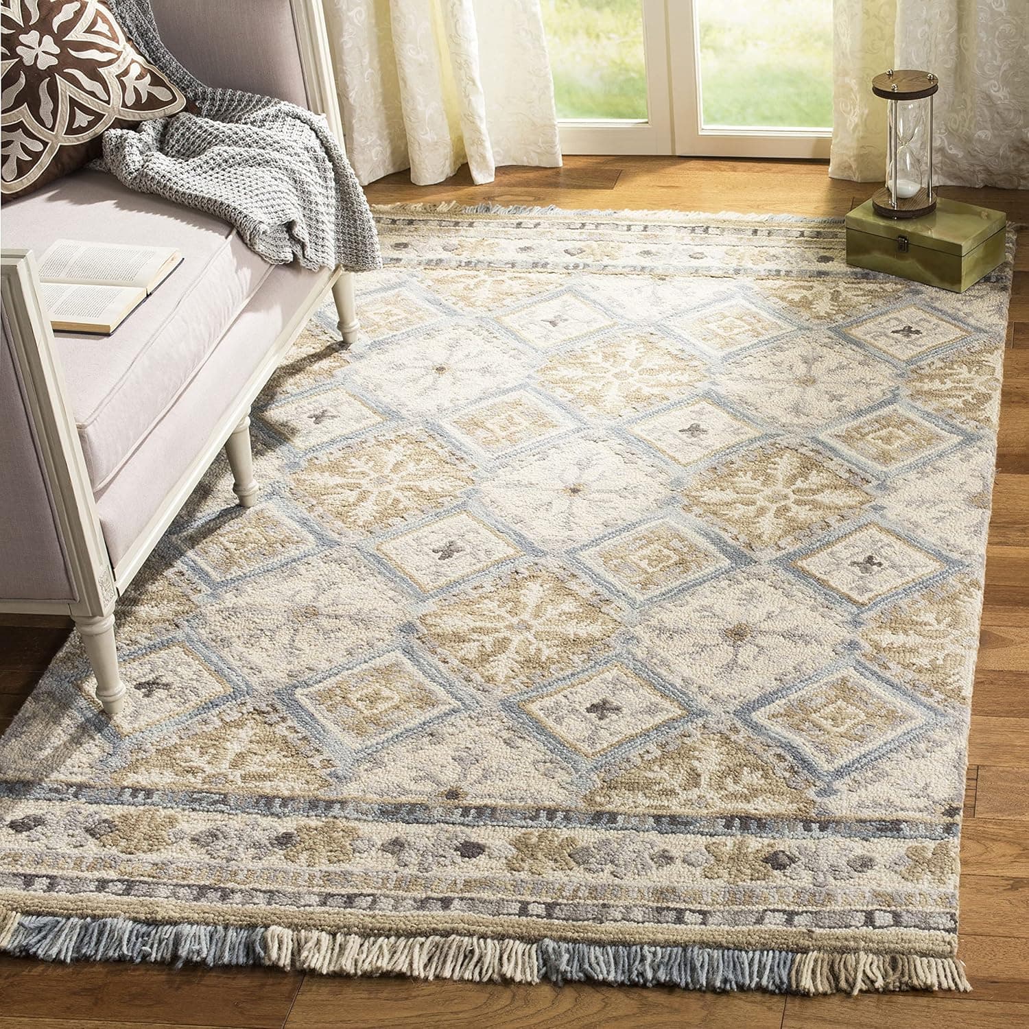 SAFAVIEH Blossom Collection 5' x 8' Beige / Light Blue BLM421A Handmade Fringe Premium Wool Area Rug