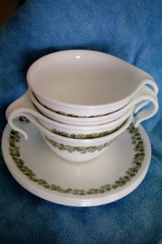 VINTAGE-Corning Corelle"Lazy Daisy""Crazy Daisy" Dazy 4 cups and 4 saucers