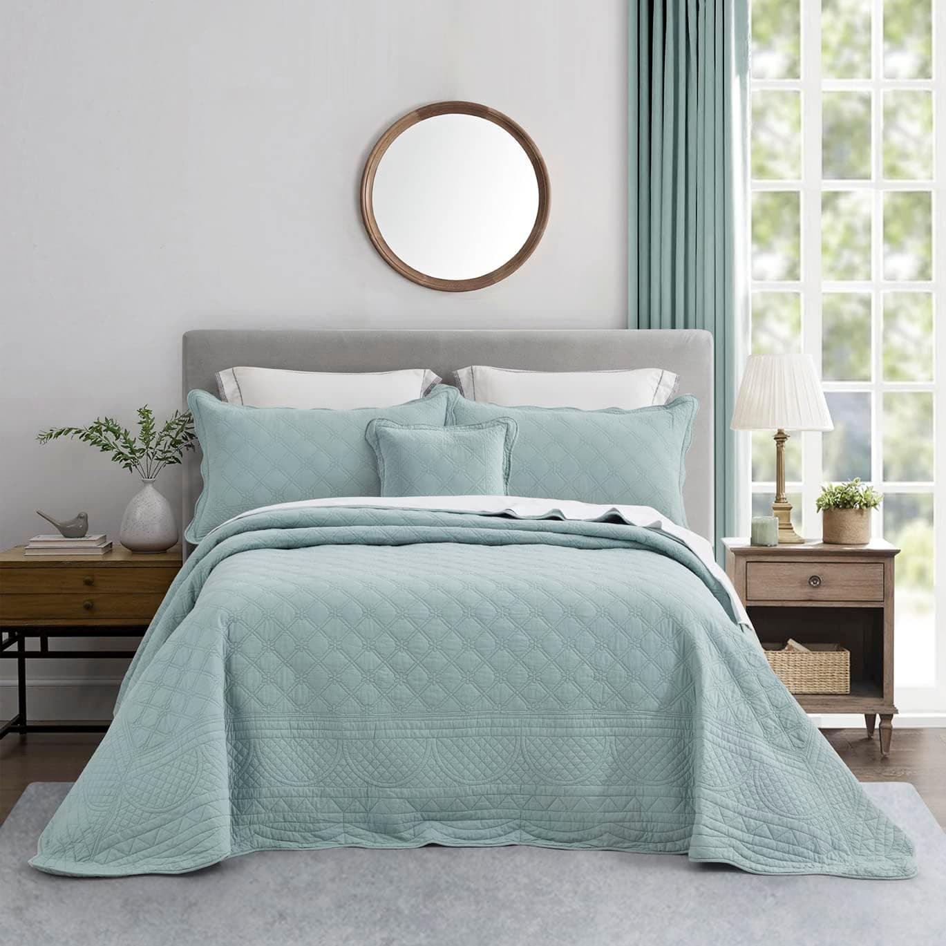 CHIXIN Oversized Cotton Bedspread King Size - Real Stitching - Luxury Quilted Bedding Cover for All Season, Reversible, Ultra Soft, Lightweight, 3 Piece, Pale Green
