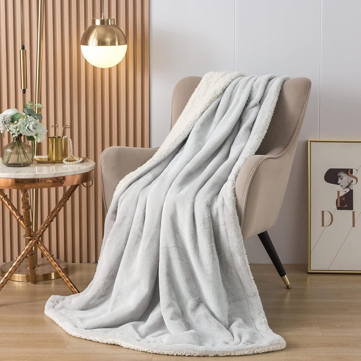 Light Grey Sherpa Blanket Soft Plush Faux Rabbit Fur Blanket for Couch Chair Sofa Lightweight Twin Bed Throw Blanket All-Season Warm Chunky Blanket Large Sherpa Blanket(Light Grey,50"x70")