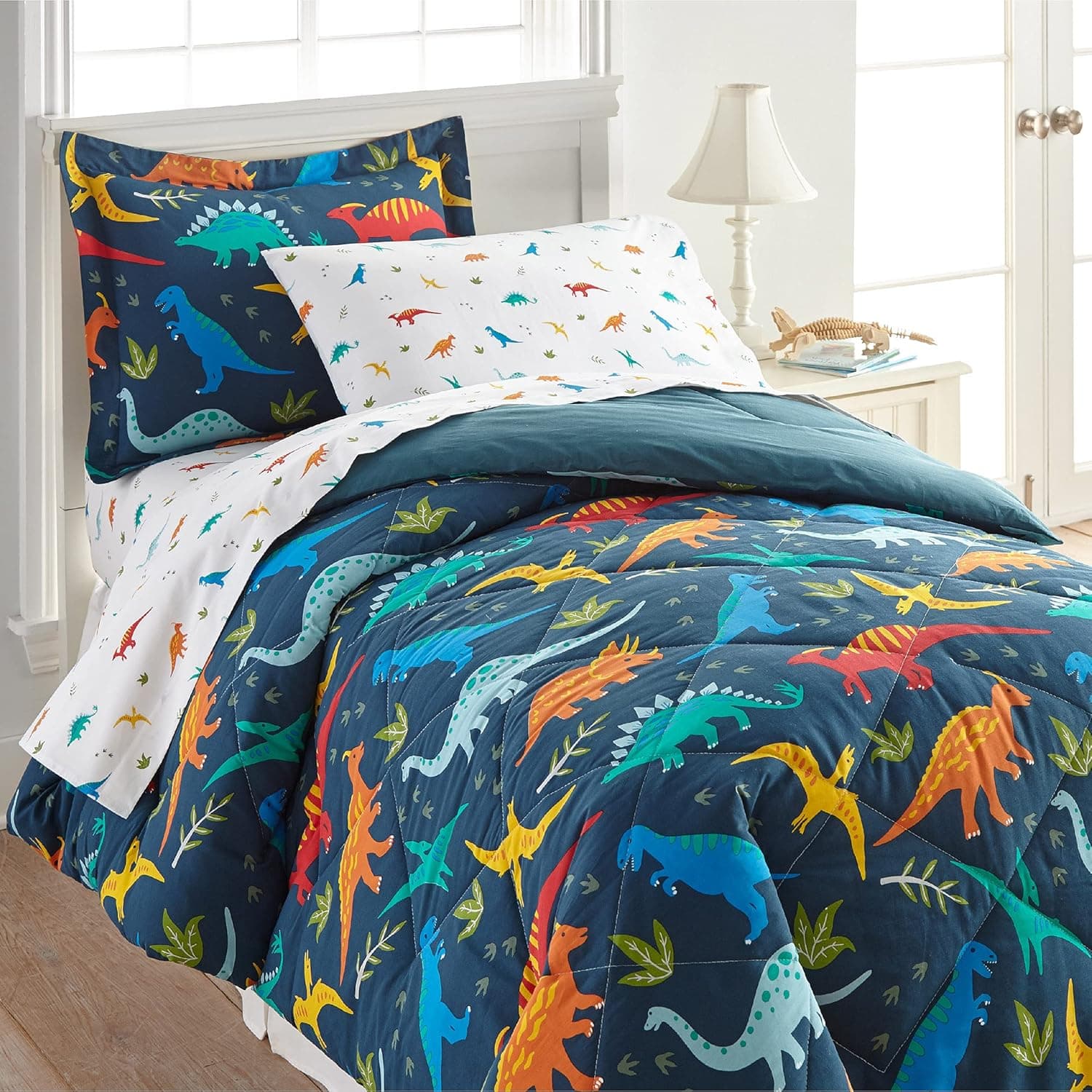 Wildkin 100% Cotton 5 Piece Twin Bed-in-A-Bag for Boys & Girls, Bedding Set Includes Comforter, Flat Sheet, Fitted Sheet, Pillowcase & Sham, Bed Set for Cozy Cuddles (Jurassic Dinosaurs)