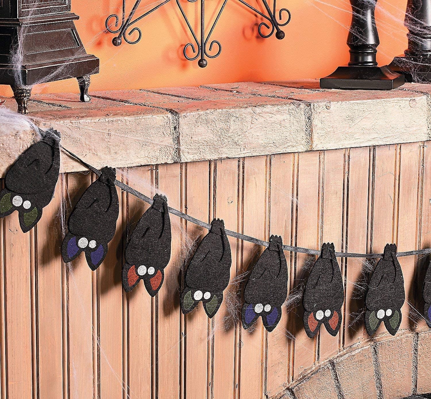 Layered Bat Garland. 5"h Bats. 60". Felt.